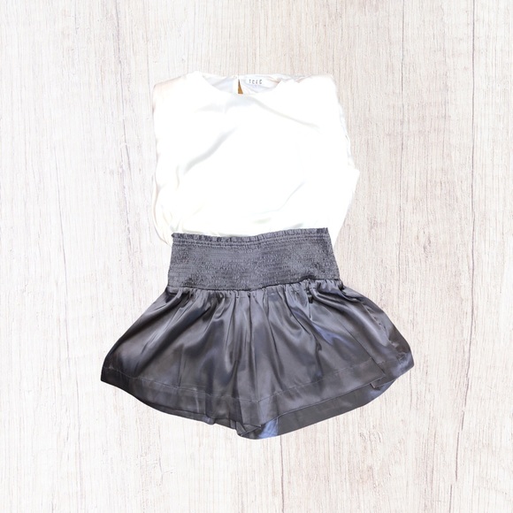 TCEC Silky Smocked Waist Shorts - Picture 3 of 3